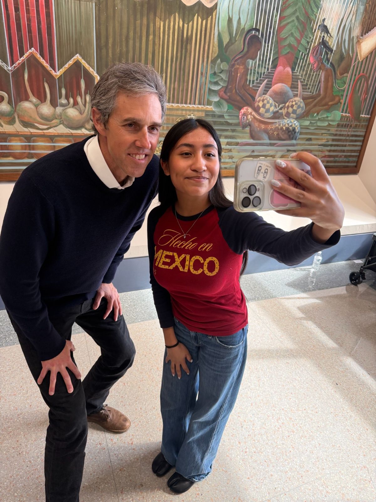 Beto taking a selfie with a student voter.