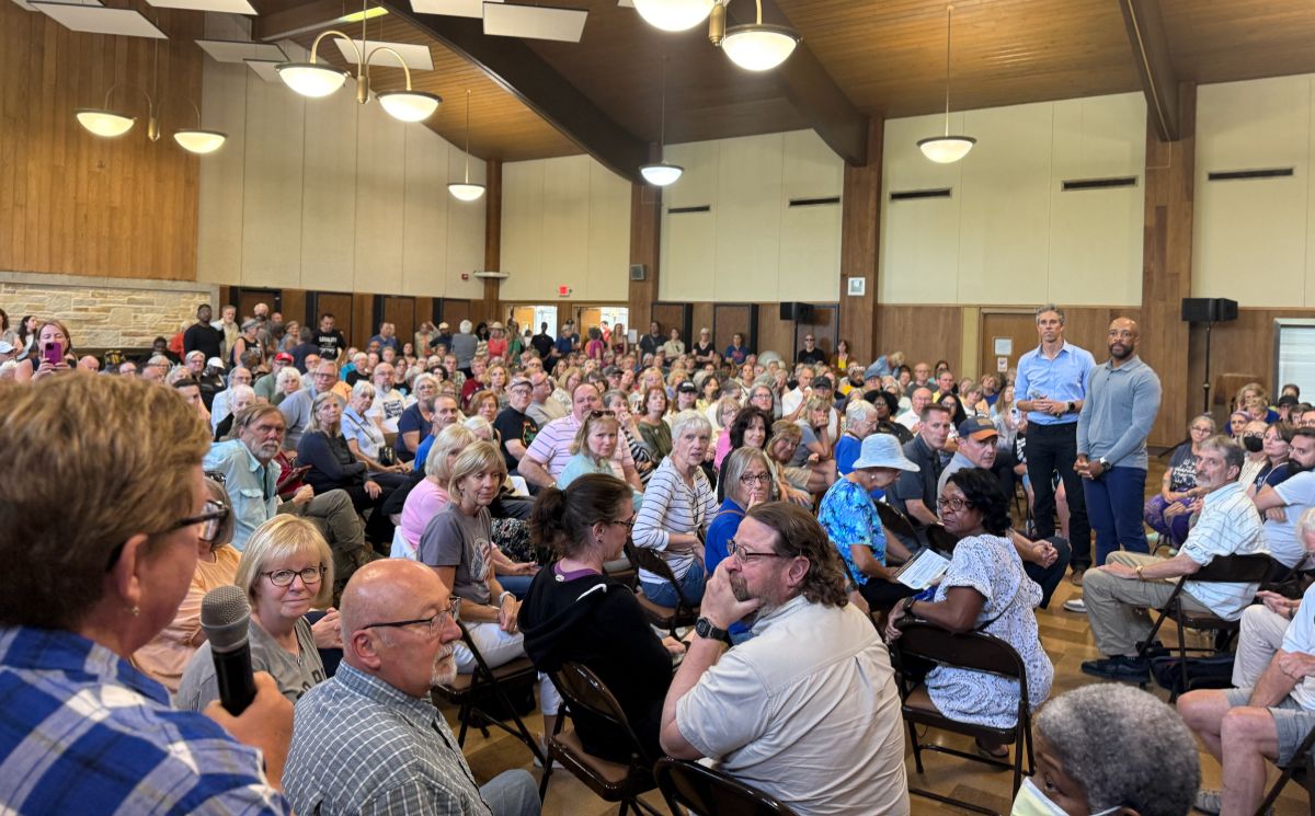 Mandela and Beto hosting a town hall together in Milwaukee