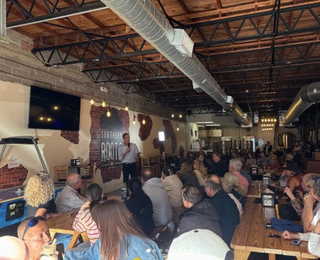Beto speaking at event.