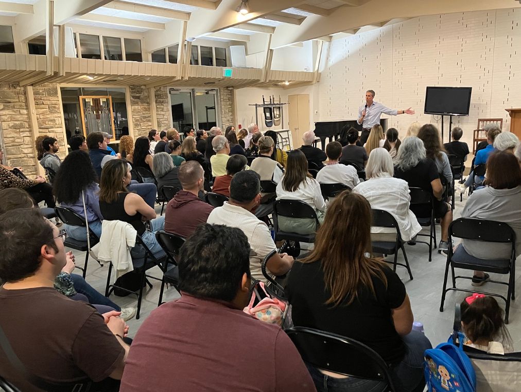 Beto speaking at a candidate recruitment event.